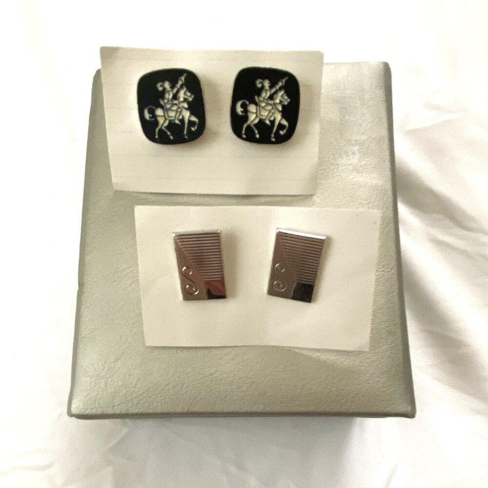 2 Pairs of Cufflinks